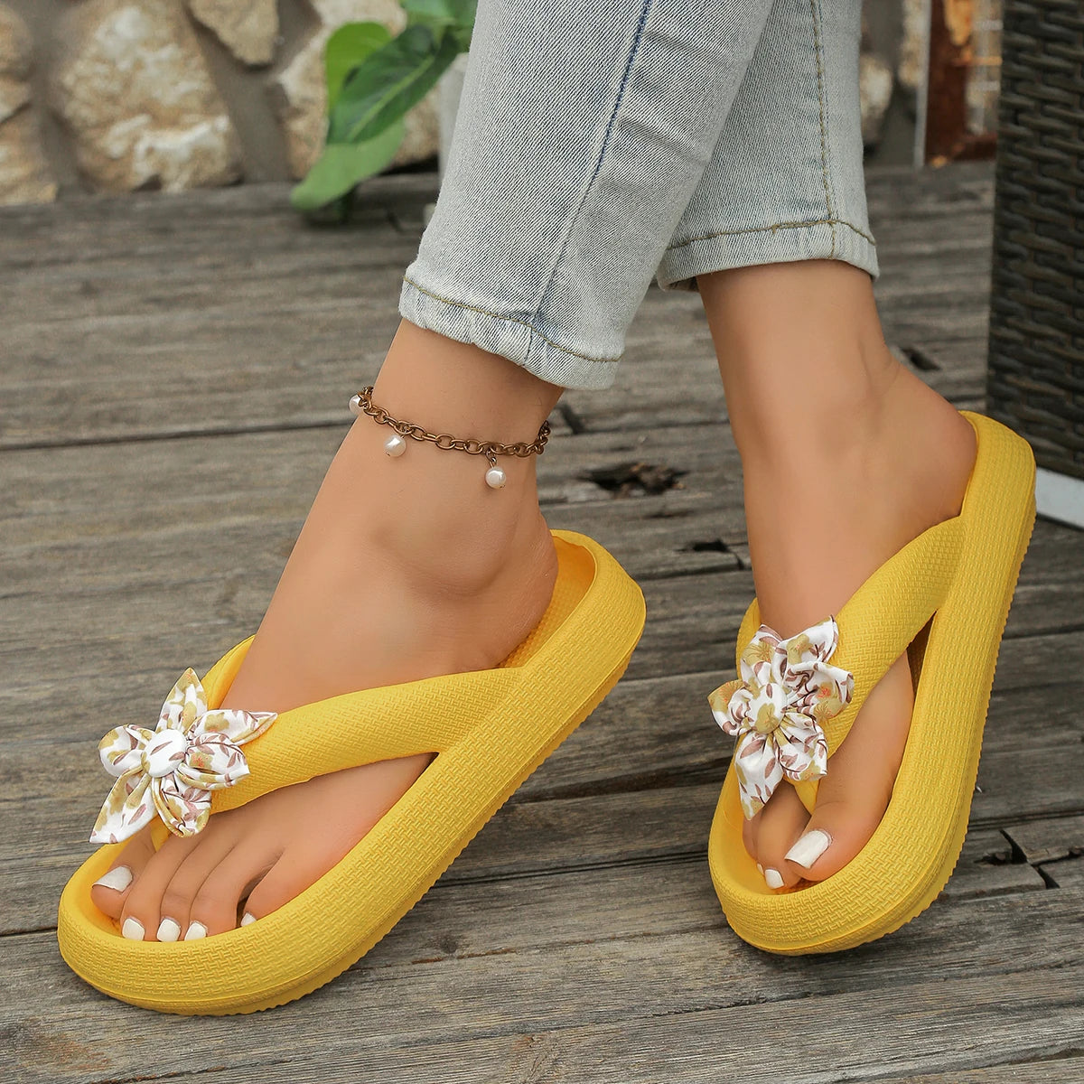 Sweet Comfort Soft Petal Flower Pattern Flip-Flop Beach Style Daily Walking Slippers