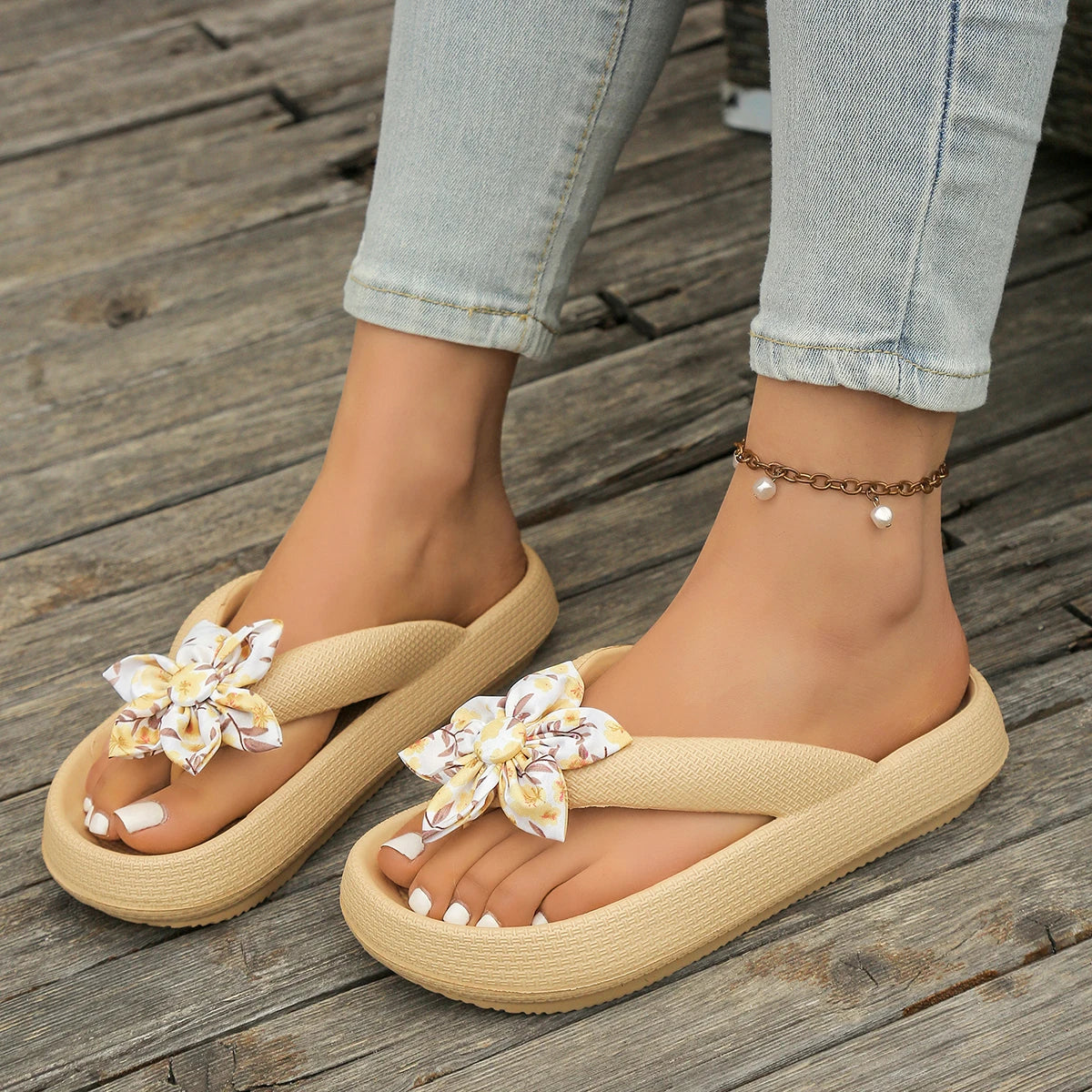 Sweet Comfort Soft Petal Flower Pattern Flip-Flop Beach Style Daily Walking Slippers
