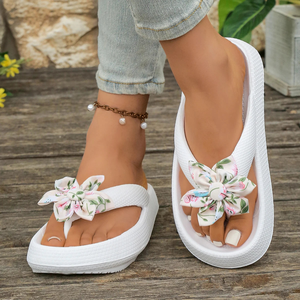 Sweet Comfort Soft Petal Flower Pattern Flip-Flop Beach Style Daily Walking Slippers