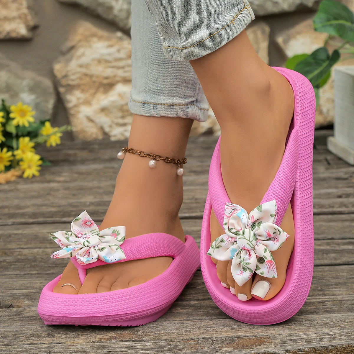 Sweet Comfort Soft Petal Flower Pattern Flip-Flop Beach Style Daily Walking Slippers