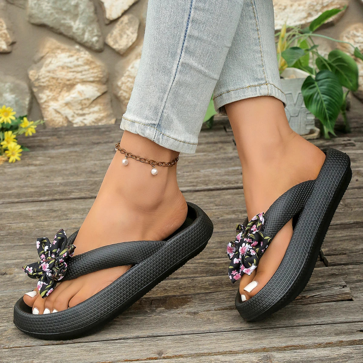 Sweet Comfort Soft Petal Flower Pattern Flip-Flop Beach Style Daily Walking Slippers