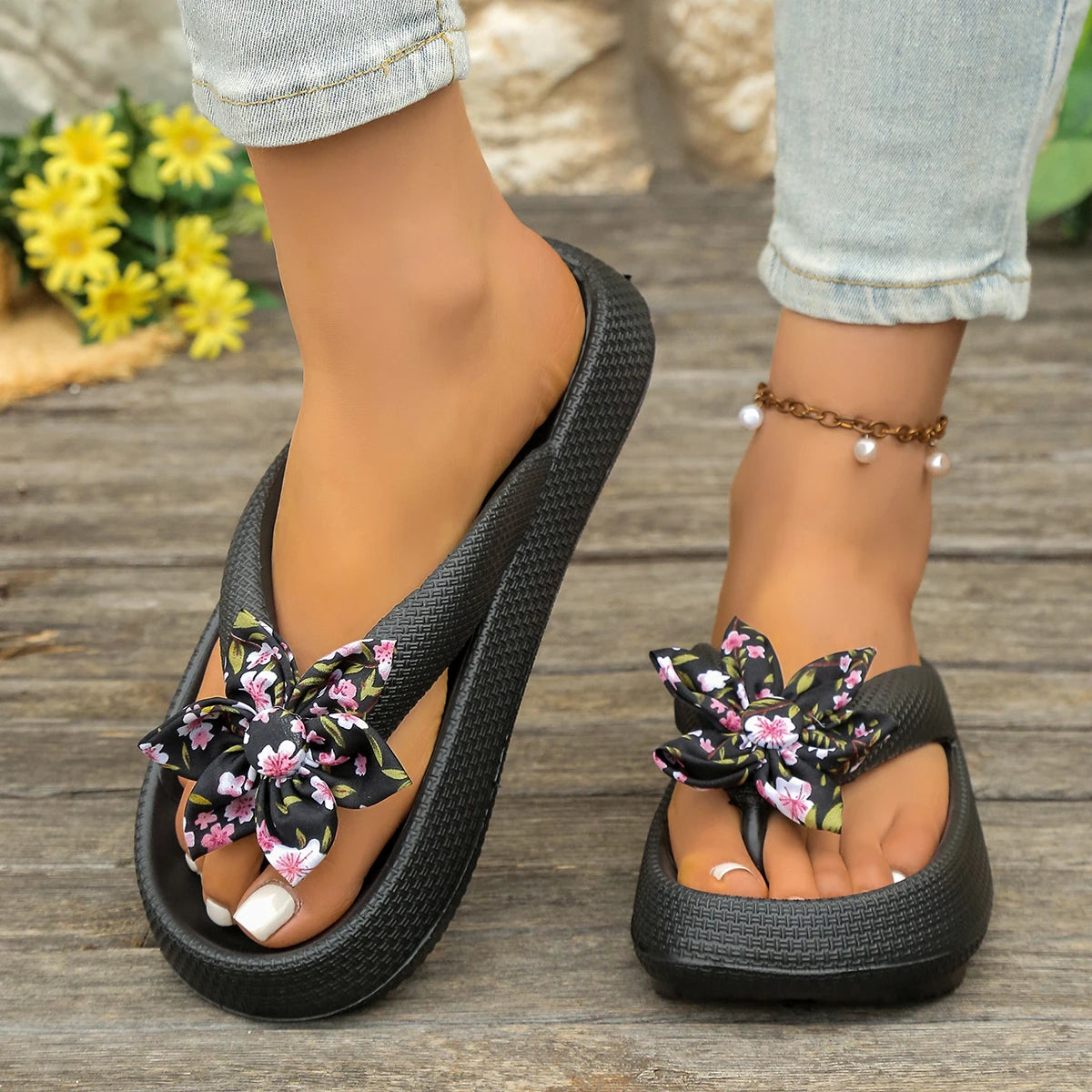Sweet Comfort Soft Petal Flower Pattern Flip-Flop Beach Style Daily Walking Slippers