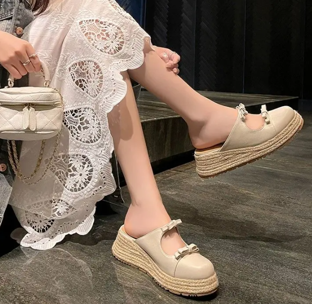 Versatile Decorative Straw Thick-Soled Mules Wedge Heels Sandals
