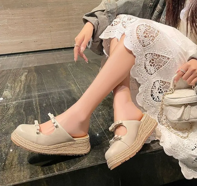 Versatile Decorative Straw Thick-Soled Mules Wedge Heels Sandals