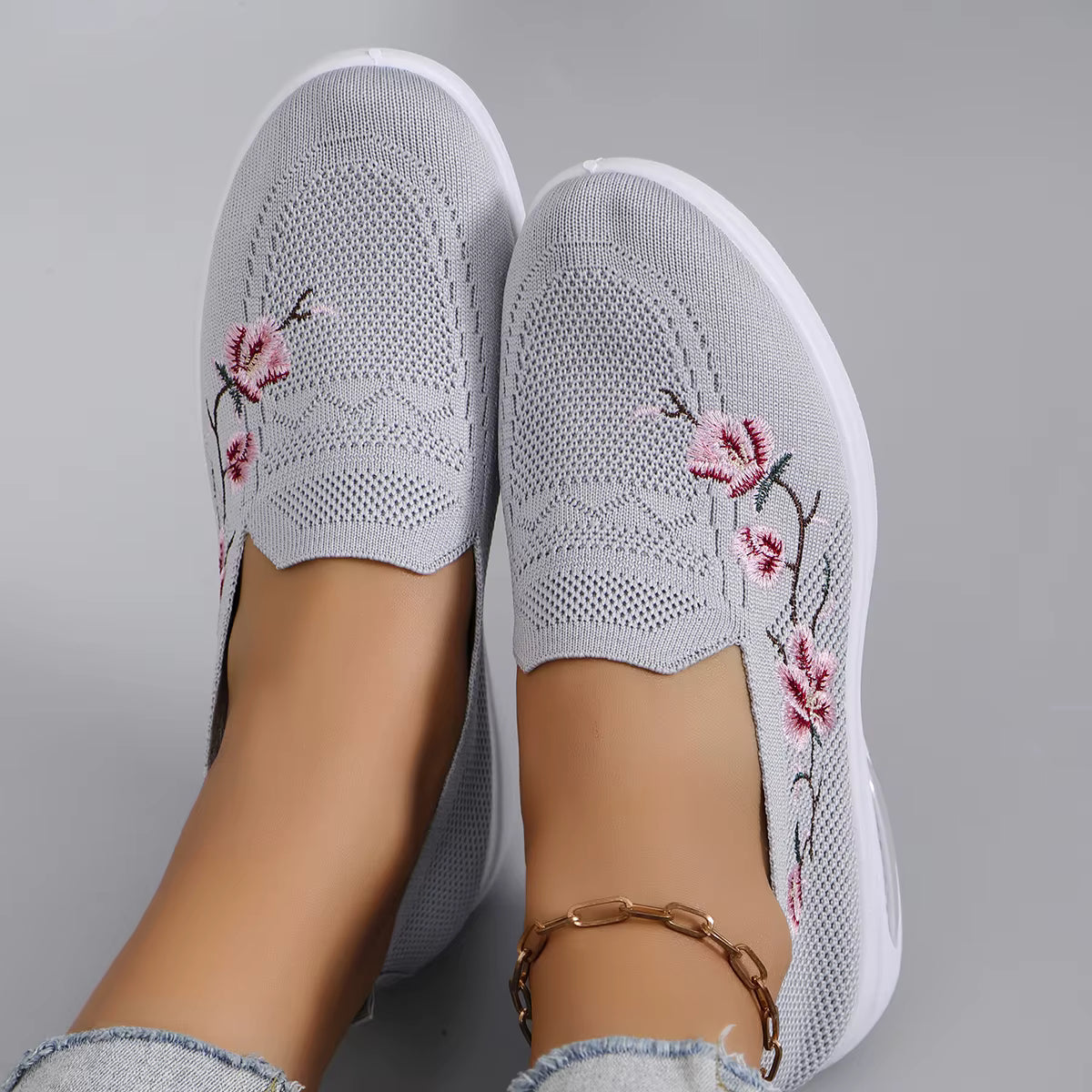 Casual Fashionable Breathable Lightweight Wear-Resistant Sports Shoes